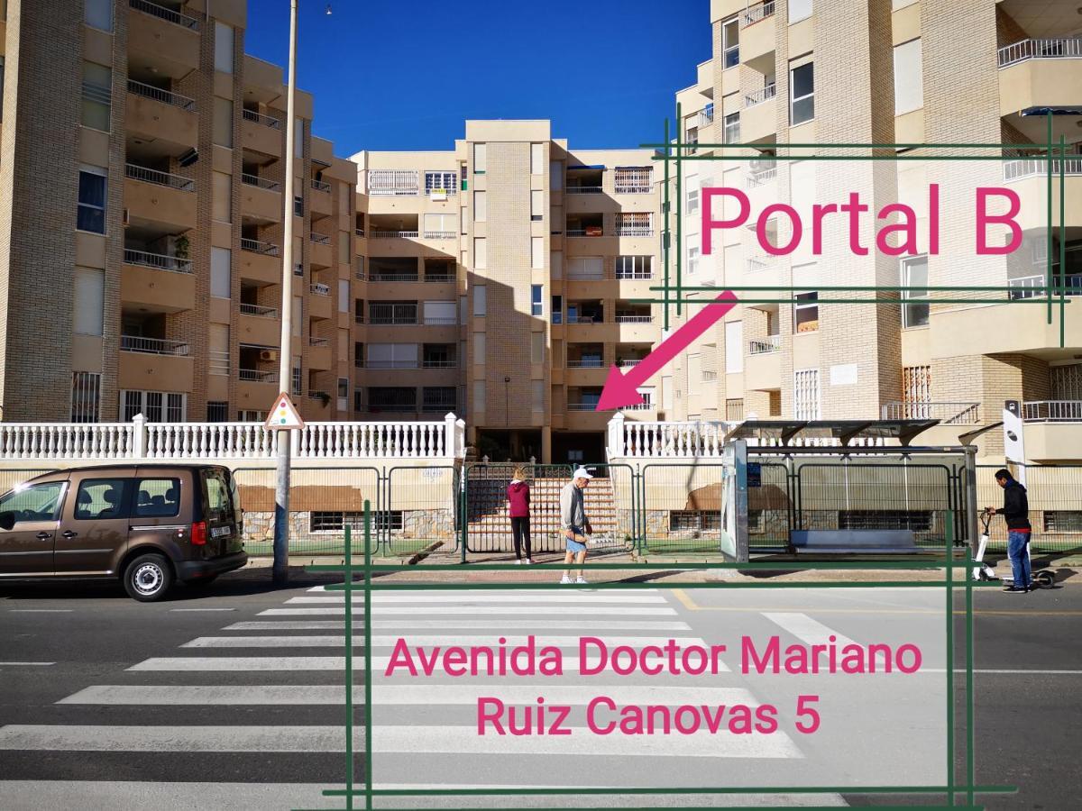 Beachfront Modern And Spacious Apartment Torrevieja Esterno foto